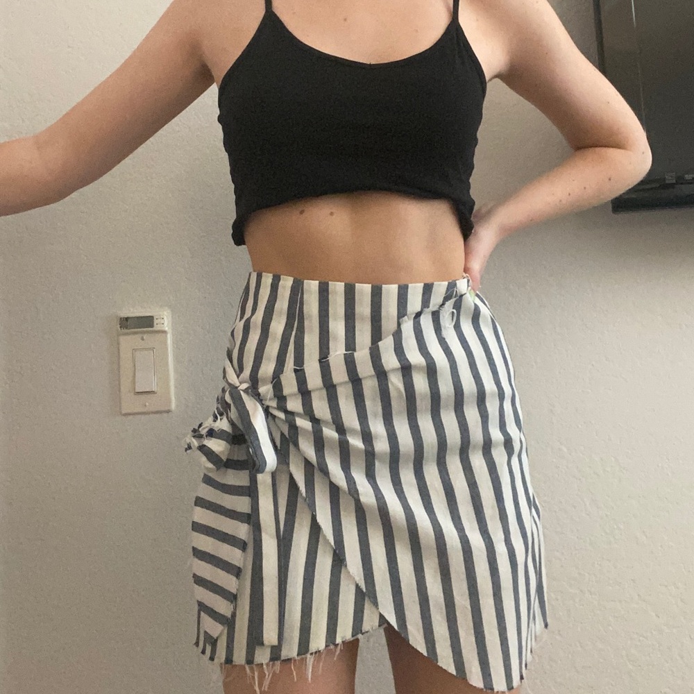 Short stripe skirt